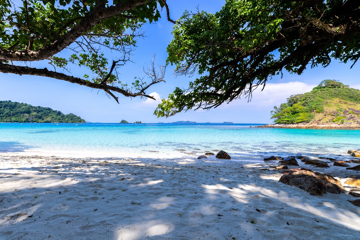 C:\Users\Mafia\Downloads\beautiful-beach-view-koh-chang-island-seascape-trad-province-eastern-thailand-blue-sky-background.jpg