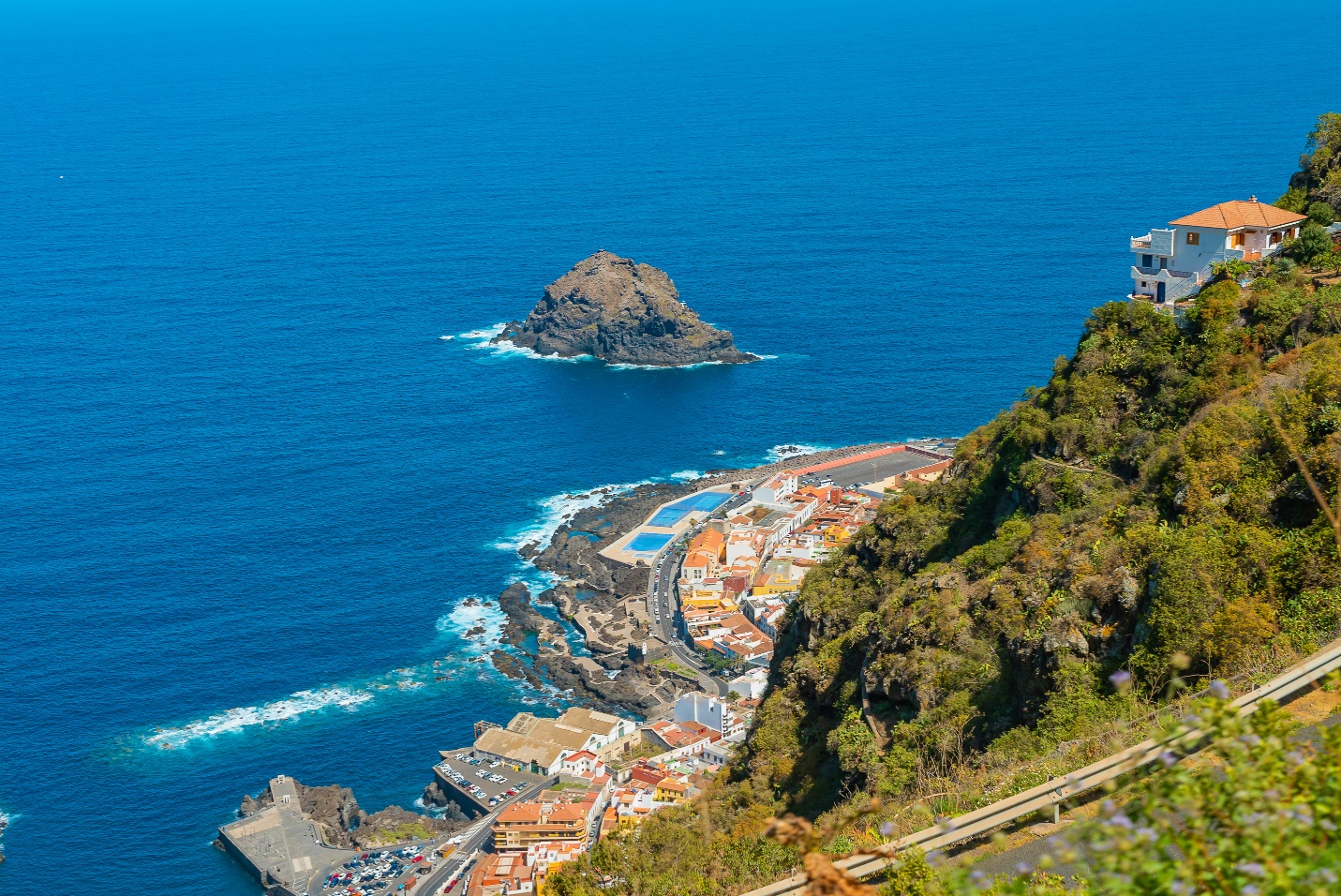 C:\Users\Mafia\Downloads\beautiful-panoramic-view-cozy-garachico-town-ocean-shore-from-high-mountain.jpg